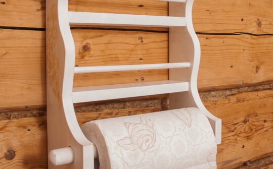 Riiul koos rullihoidjaga