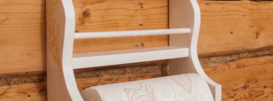 Riiul koos rullihoidjaga